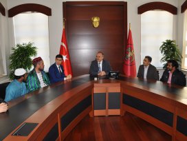 Yabancı uyruklu öğrencilerinden Vali Erol’a ziyaret
