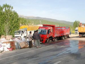 Kamyonlar birbirine girdi: 1 ölü 2 yaralı