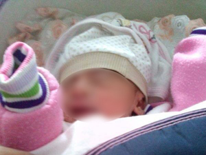 15 günlük bebeği karayoluna bıraktılar