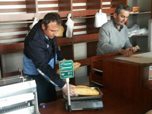 Ekmek zamlandı, zabıta denetime çıktı