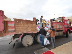 Üniversite öğrencilerinden Türkmenlere yardım