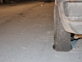Konyada 10 aracın lastikleri kesildi