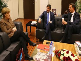 Başbakan Davutoğlu, Merkel ve Rutte ile görüştü