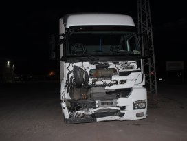 Konyada tır taksiye çarptı: 2 yaralı