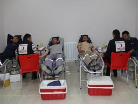 Panplast çalışanları Kızılay’a kan verdi