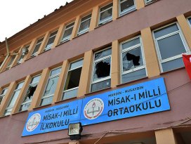Teröristler üs gibi kullandıkları okulu ateşe verdi
