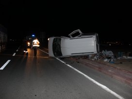 Konyada otomobille kamyonet çarpıştı: 7 yaralı
