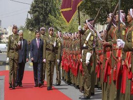 Başbakan Davutoğlu Ürdünde törenle karşılandı