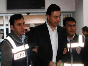 Katil zanlısı teslim oldu
