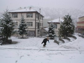 Kar yağışı Derbent’i beyaza bürüdü