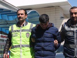 Şaşkın dolandırıcı altın poşeti diye kargo kutusunu alınca yakalandı