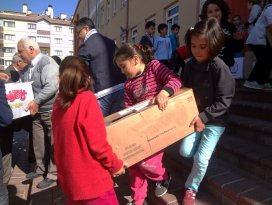 Öğrencilerden Türkmen kardeşlerine destek