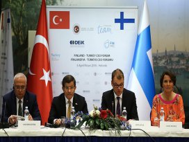 Davutoğlundan Finlandiyalı iş adamlarına yatırım çağrısı