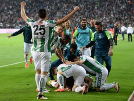 Konyalılar futbolda sevinçli, basketbolda hüzünlü