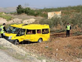 Şanlıurfada öğrenci servisi devrildi: 31 yaralı