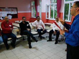Anneleri sevindiren babalık eğitimi