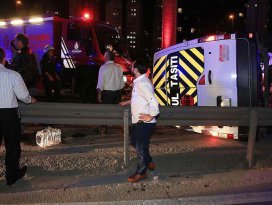 İstanbulda minibüs devrildi: 14 yaralı