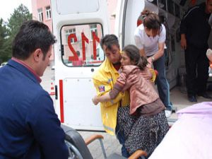Tarım işçilerini taşıyan römork devrildi