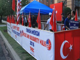 ABDdeki Türkler büyükelçilik önünde nöbete başladı