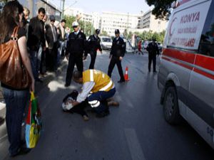 Yolun karşısına geçerken otomobil çarptı