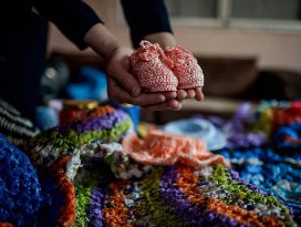Gazzede naylon poşetleri geçim kaynağı oldu