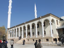 Selçuk Üniversitesi Kampüs Camii Külliyesi cuma günü açılıyor