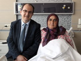 Omurilik tümürü olan kadın felç kalmaktan kurtuldu