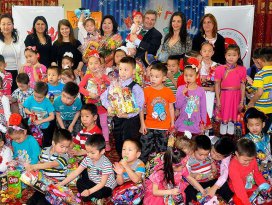 Büyükelçi Karagöz 23 Nisanı Moğolistanda yetim çocuklarla kutladı
