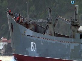Rus savaş gemisi İstanbul Boğazı’ndan geçti
