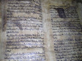 600 yıllık Tevratı satmak isterken yakalandı