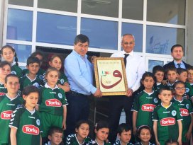 Sarayönü’nde öğrencilere Konyaspor forması