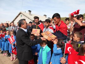 Başkan Tutal’tan asker adaylarına anlamlı hediye