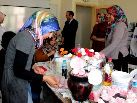 Kokulu Taş Tozu kadınların elinde şekilleniyor