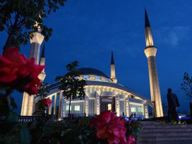 Bugün insanı yüceltecek miraç değerlerine daha fazla muhtacız