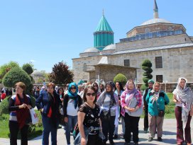 Belediyeden kadınlara ‘Mevlana Türbesi’ gezisi