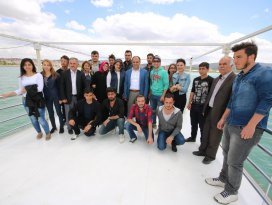 Öğrencilere göl gezisi