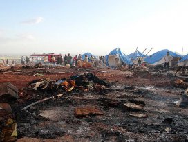 Esed güçleri İdlibte çadır kenti vurdu: 27 ölü
