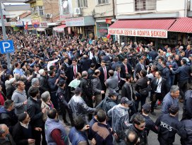 Konyada Başbakan Davutoğlu izdihamı