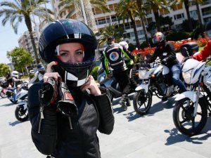 Kadın motosikletçiler Trafikte Biz de Varız dedi