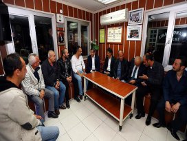 Başbakan Davutoğlundan taksi durağına ziyaret