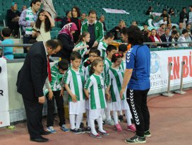 Engelli öğrencilerden “Konyaspor Geliyor Bak” şarkısı