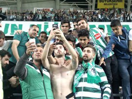 Taraftardan Bajic’e sevgi seli
