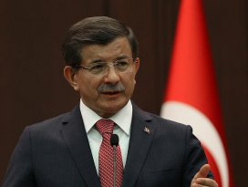 Başbakan Davutoğlu, Beşiktaşı tebrik etti