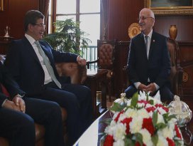 Başbakan Davutoğlu TBMM Başkanı Kahramanı ziyaret etti
