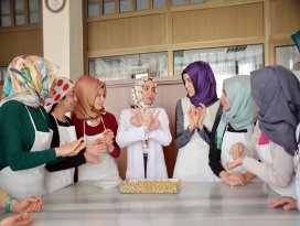 KOMEK’ten işaret diliyle yemek kursu