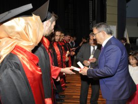 Genç hukukçular mezuniyet coşkusu yaşadı