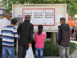 Başına ödül konulan teröristler afişle duyuruluyor