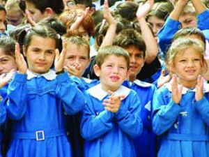 Okul kıyafetleri seneye serbest kalacak