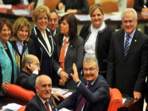 AK Partiden Baykala sert sözler