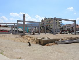 Bozkır kapalı pazar alanı tüm hızıyla devam ediyor